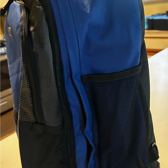 Bass Navy Blue and Black Hybrid Backpack Medium Size - Picture 3 of 15